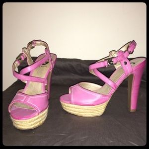 Guess Platform Sandal. NWOT  4" heel - Size 6.5